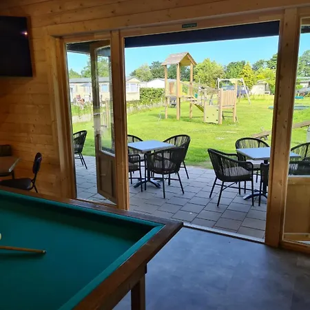 68 Op Recreatiepark De Wielen Villa