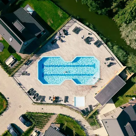 68 Op Recreatiepark De Wielen Villa