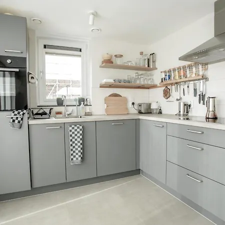 68 Op Recreatiepark De Wielen Villa