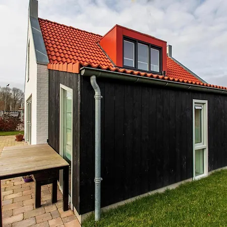 68 Op Recreatiepark De Wielen Villa *